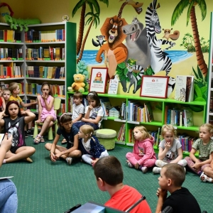 Dzieci podczas ostatnich zajęć w bibliotce-4